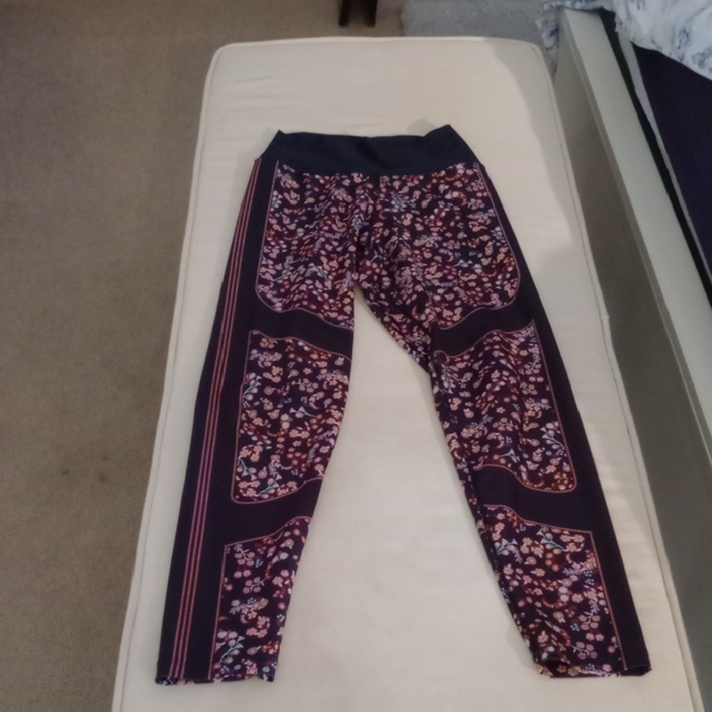 Live! Floral Pattern Leggings Size Small